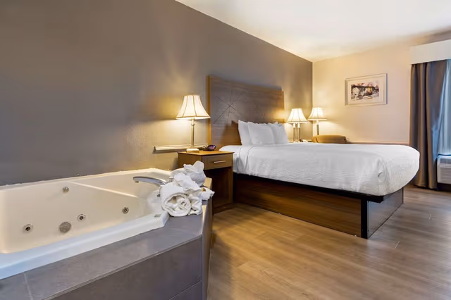 Suite, 1 King Bed, Non Smoking, Jetted Tub