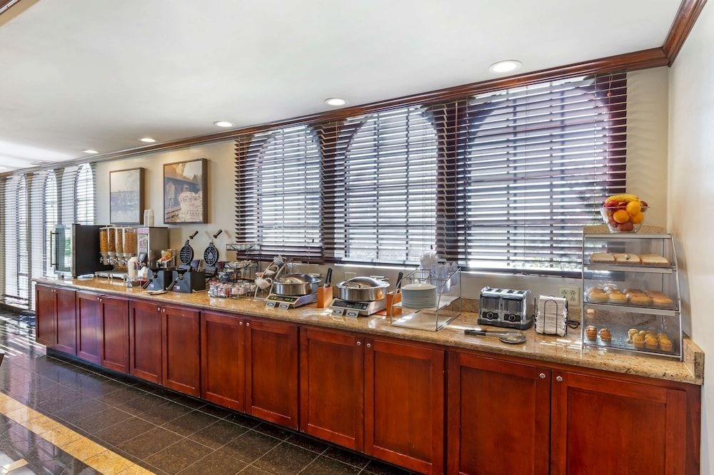 Best Western Plus South Hill Inn3