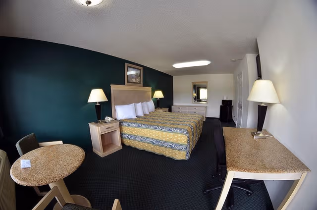 Standard Room, 1 King Bed