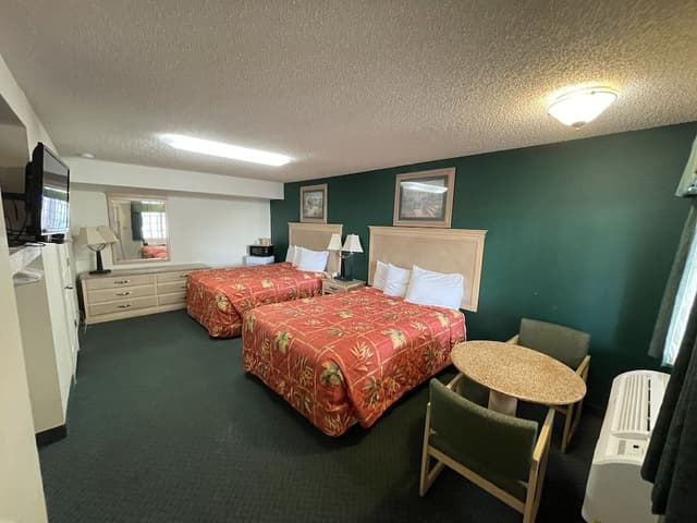 Standard Single Room, 2 Queen Beds