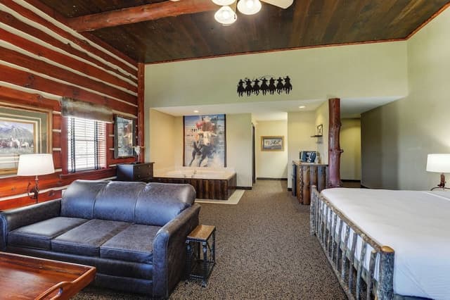 Theme Suite with Whirlpool