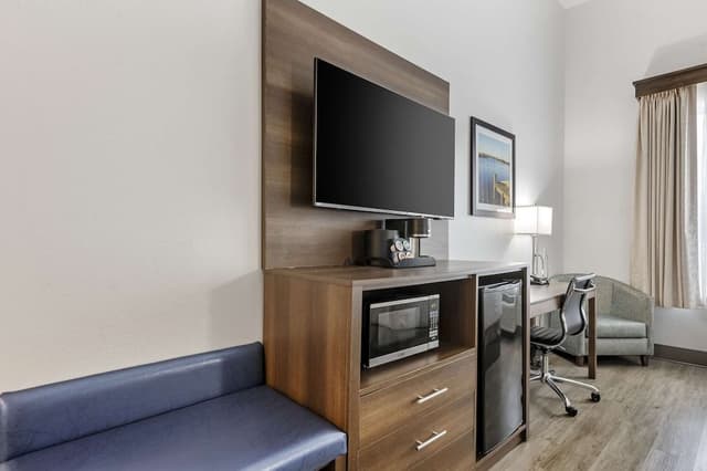 Standard Room, 2 Queen Beds, Non Smoking, Refrigerator & Microwave (Larger Room)