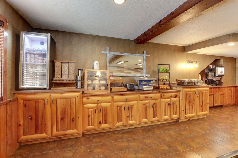 Stoney Creek Inn Quincy4