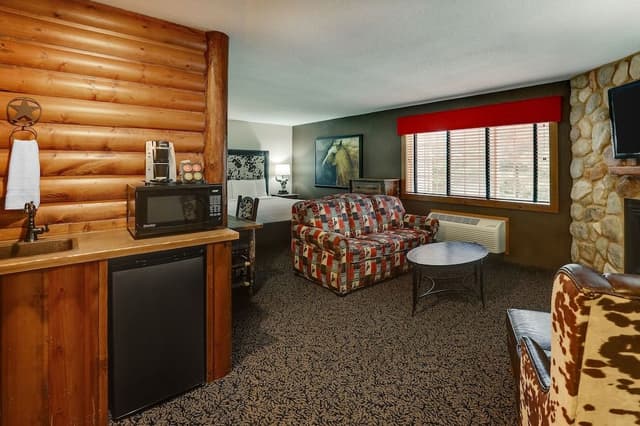 Theme Suite with Fireplace