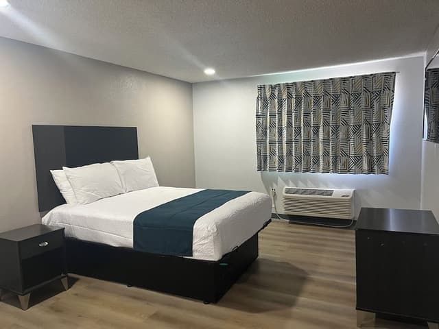 Standard Room, 1 Queen Bed, Non Smoking