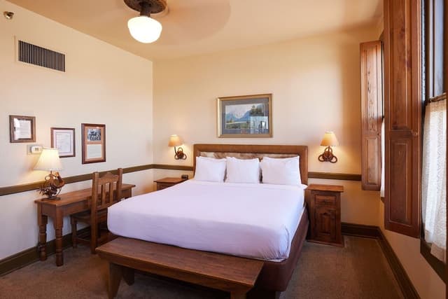 Standard Room, 1 King Bed