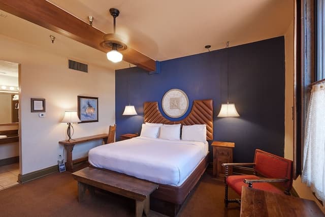 Standard Room, 1 King Bed