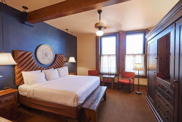 Standard Room, 1 King Bed