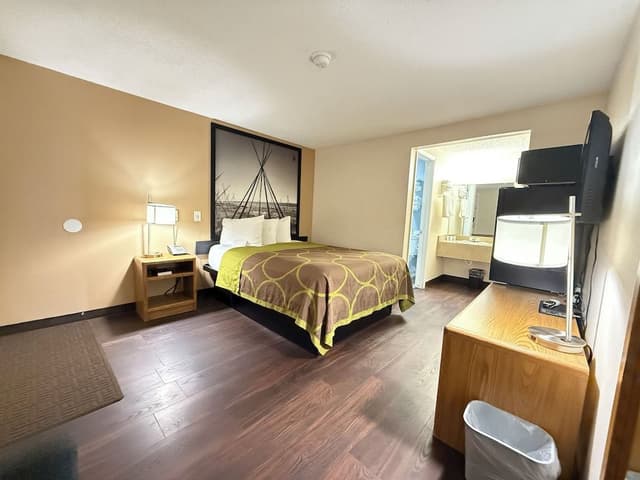Standard Room, 1 Queen Bed, Non Smoking, Jetted Tub