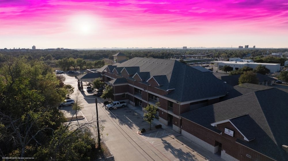 The Bungalows Hotel & Event Center0