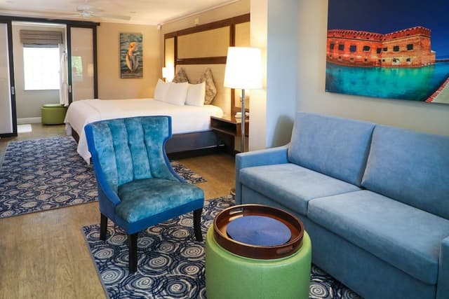 Suite, 1 King Bed with Sofa bed