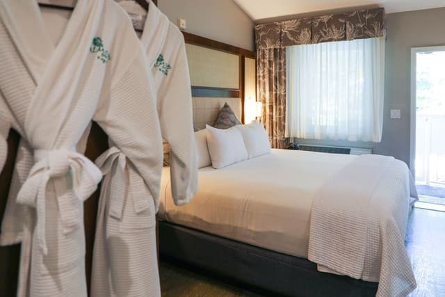 Deluxe Room, 1 King Bed