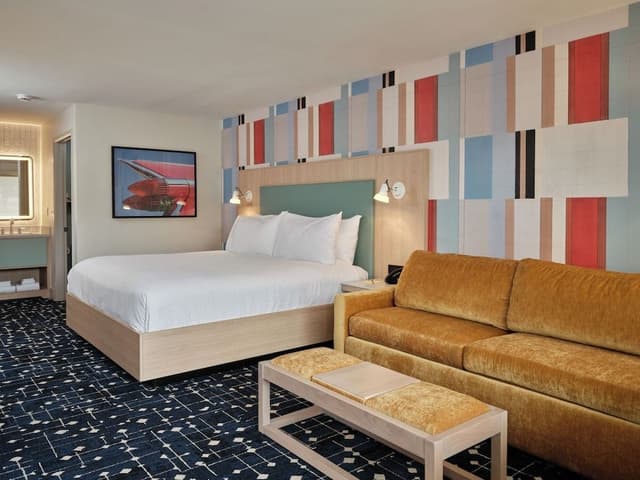 Deluxe Room, 1 King Bed with Sofa bed