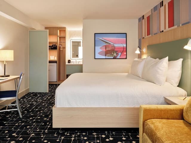 Deluxe Room, 1 King Bed with Sofa bed