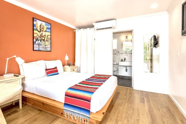 Deluxe Room, 1 Queen Bed