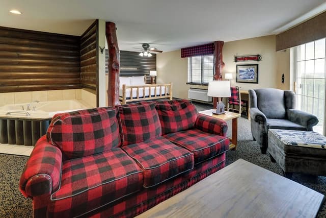 Theme Suite with Whirlpool