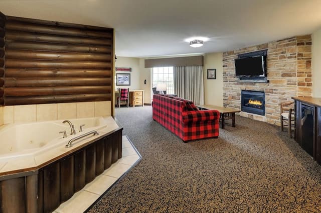 Theme Suite with Whirlpool