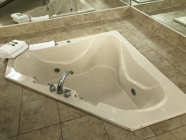 Honeymoon Suite, Non Smoking