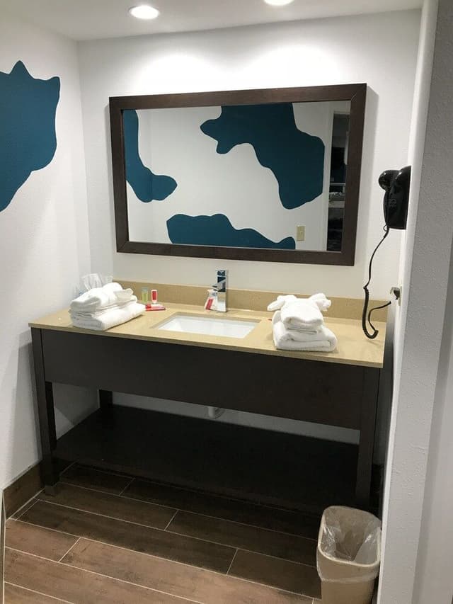 Round Suite