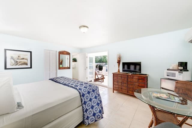 King Bed Water View