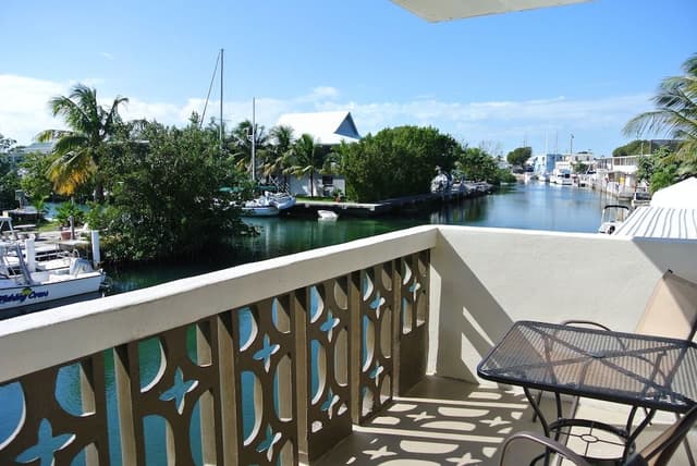 King Bed Water View
