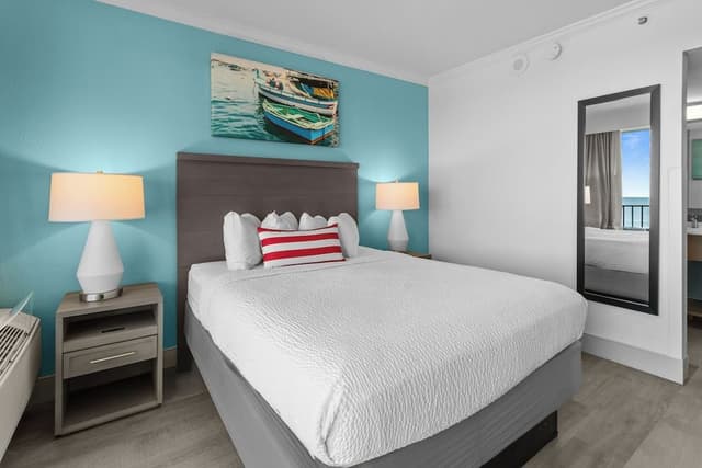 Schooner Oceanfront Deluxe Junior Suite