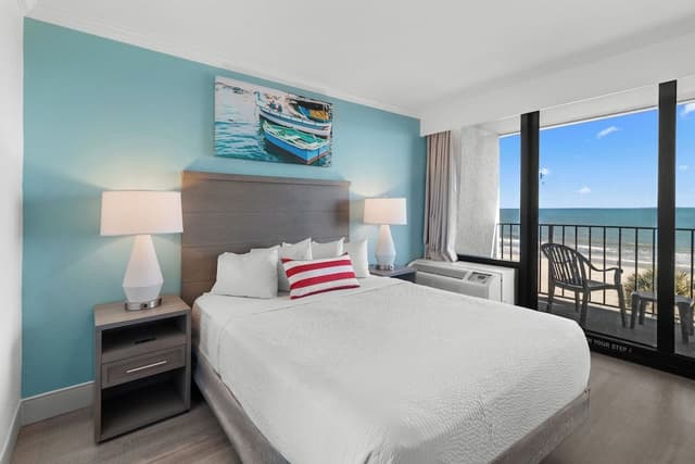 Schooner Oceanfront Deluxe Junior Suite