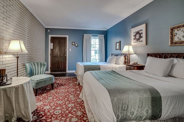 2 Double Beds, Courtyard
