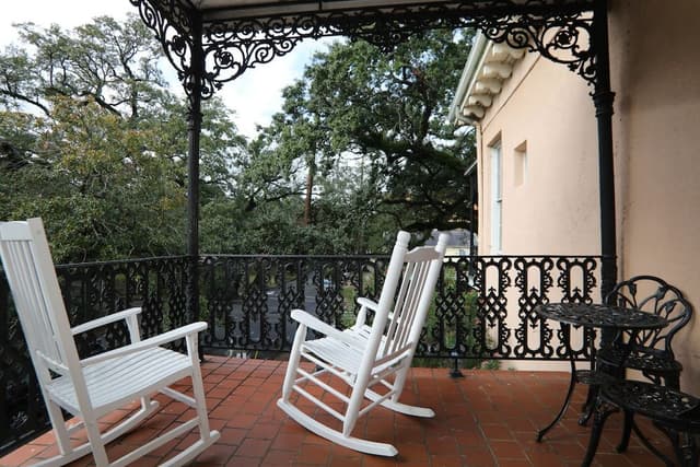 2 Double Beds, Historic W/ Balcony