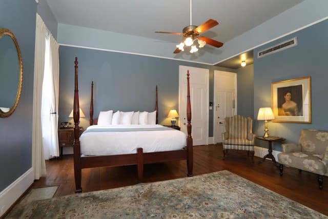 1 King Bed, Historic W/ Balcony