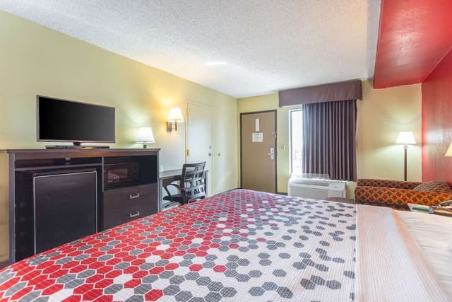 Standard Room, 1 King Bed, Non Smoking (No Pets Allowed)