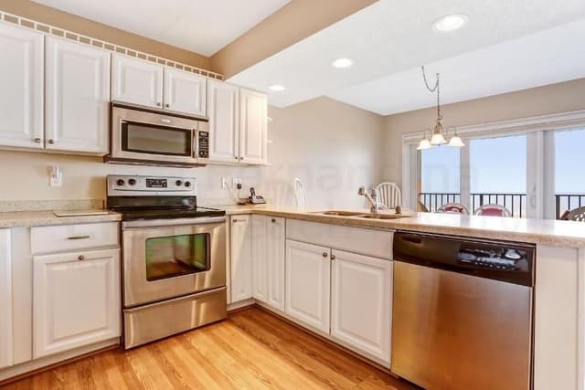 Premium Condo, 2 Bedrooms, Balcony, Ocean View