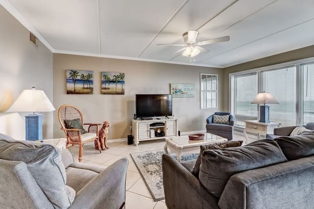 Condo, 2 Bedrooms