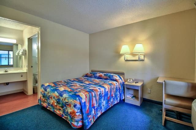 Deluxe Room, 1 Queen Bed, Non Smoking