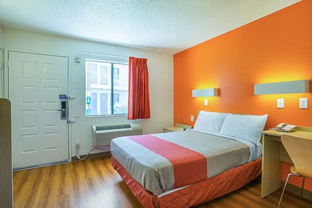 Deluxe Room, 1 Queen Bed, Non Smoking