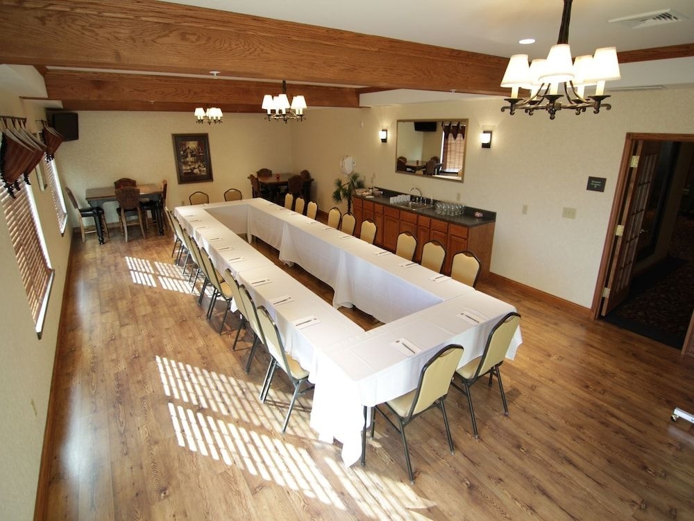 Town & Country Inn and Suites4