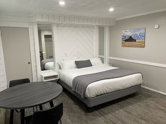 Family Room, 1 Bedroom