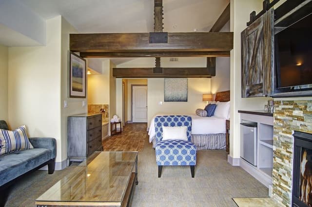 Premium Suite, 1 King Bed, Ocean View (Mavericks Suite)