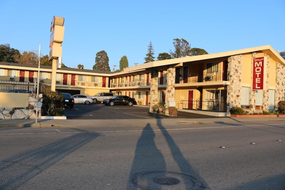 The Islander Motel0