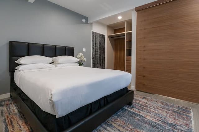 Deluxe Queen Bed Room