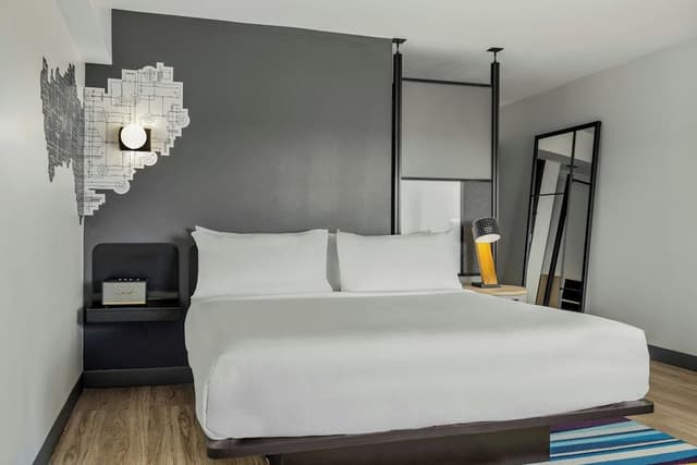 Room, 1 King Bed (Hearing Accessible)