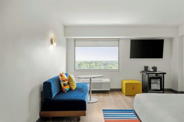 Room, 1 King Bed (Hearing Accessible)