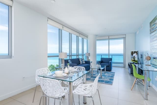 Corner One-Bedroom Apartment - Ocean Front and Pool View