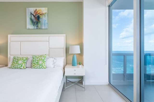 Deluxe One Bedroom Apartment, Ocean Front High Floor