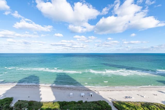 Deluxe One Bedroom Apartment, Ocean Front High Floor