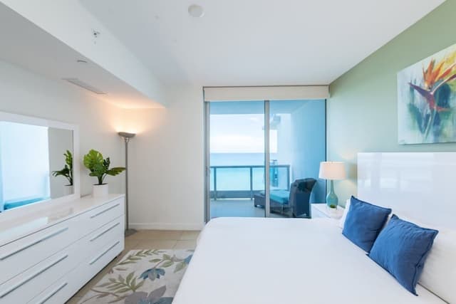 Corner One-Bedroom Apartment - Ocean Front and Pool View