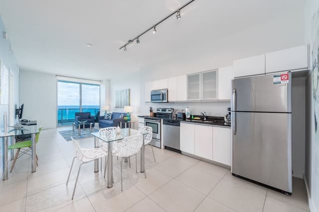 Deluxe One Bedroom Apartment, Ocean Front High Floor