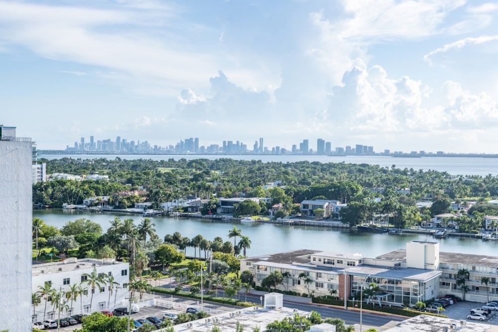 Churchill Suites Monte Carlo Miami Beach3