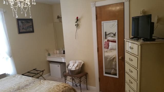 Superior Room, 1 Queen Bed, Private Bathroom (French Room)