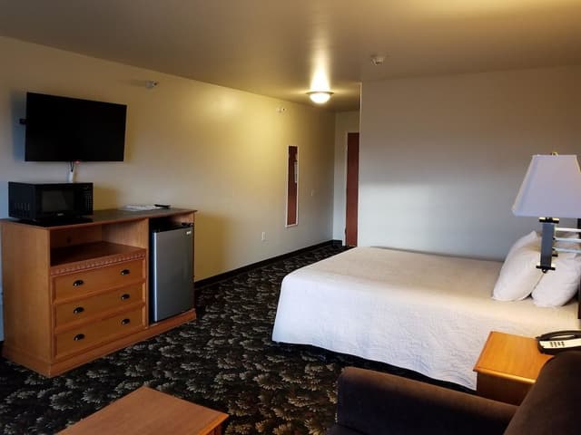 Standard Room, 1 Queen Bed